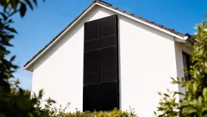 fotowoltaika na ścianie domu